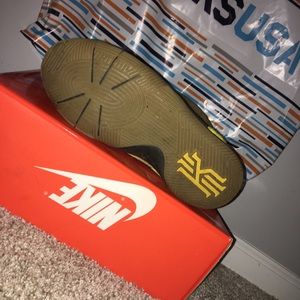 Kyrie 2